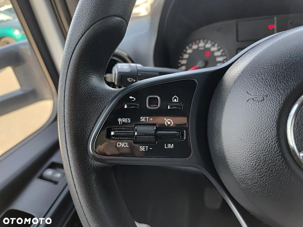 Mercedes-Benz Sprinter - 25