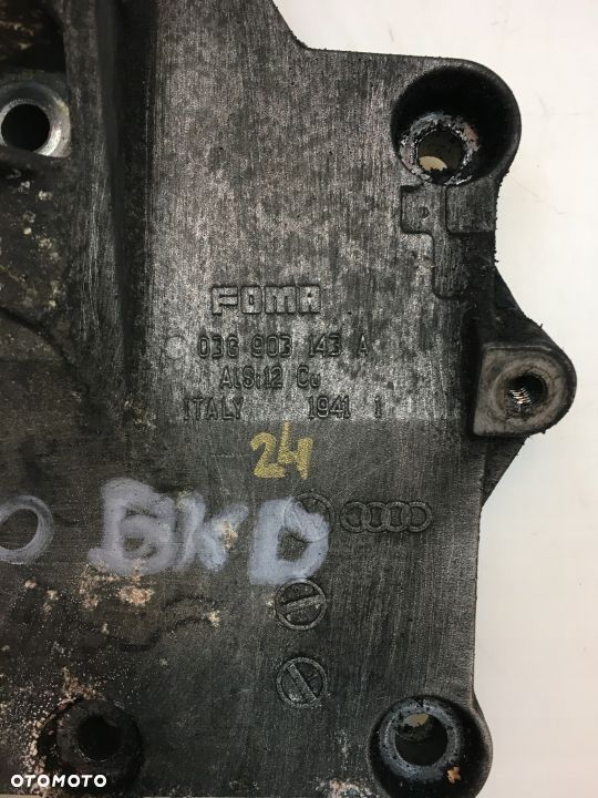 ŁAPA WSPORNIK AUDI A3 8P 2.0 TDI BKD 03G903143A - 2
