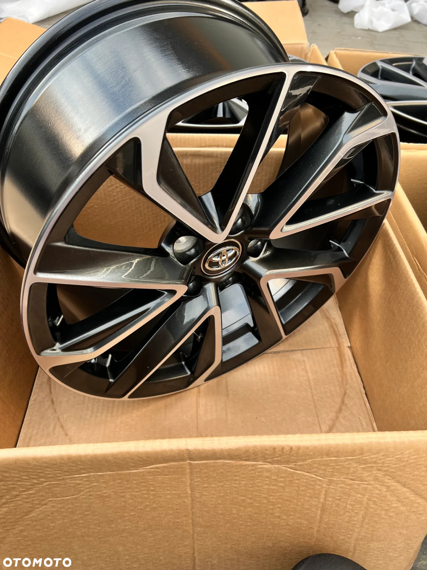 Nowe oryginalne Felgi Toyota Corolla, CHR YAris Cross, Avensis 18'' - 9