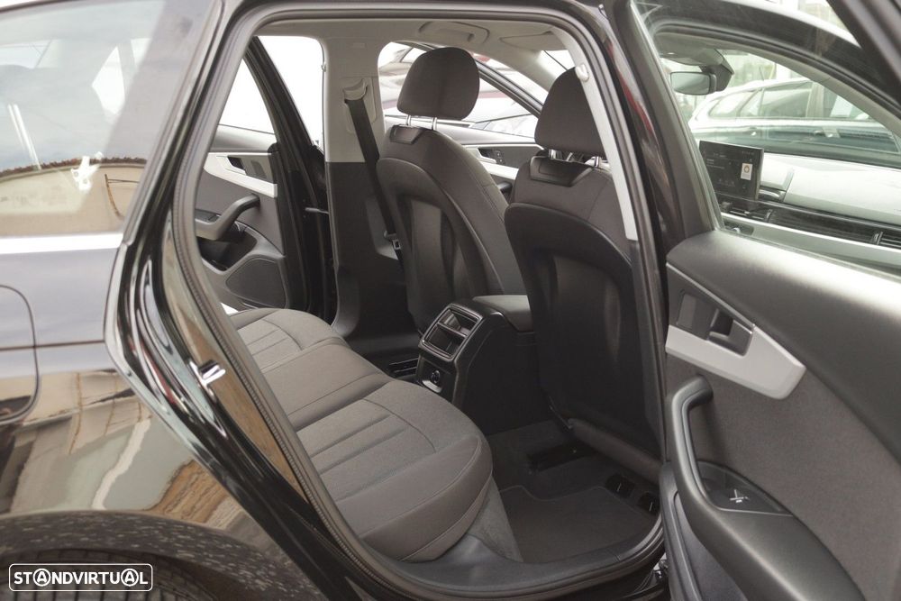 Audi A4 Avant 30 TDI S tronic - 27