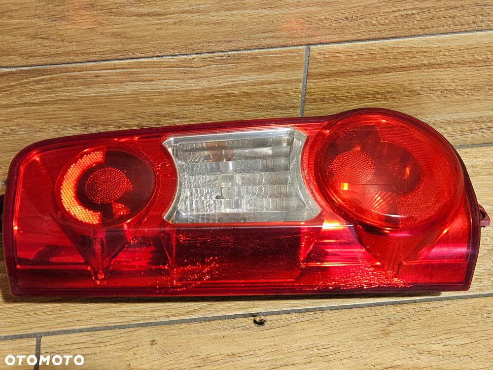 Peugeot Partner II Lampa Lewy Tył Lewa Tylna - 2