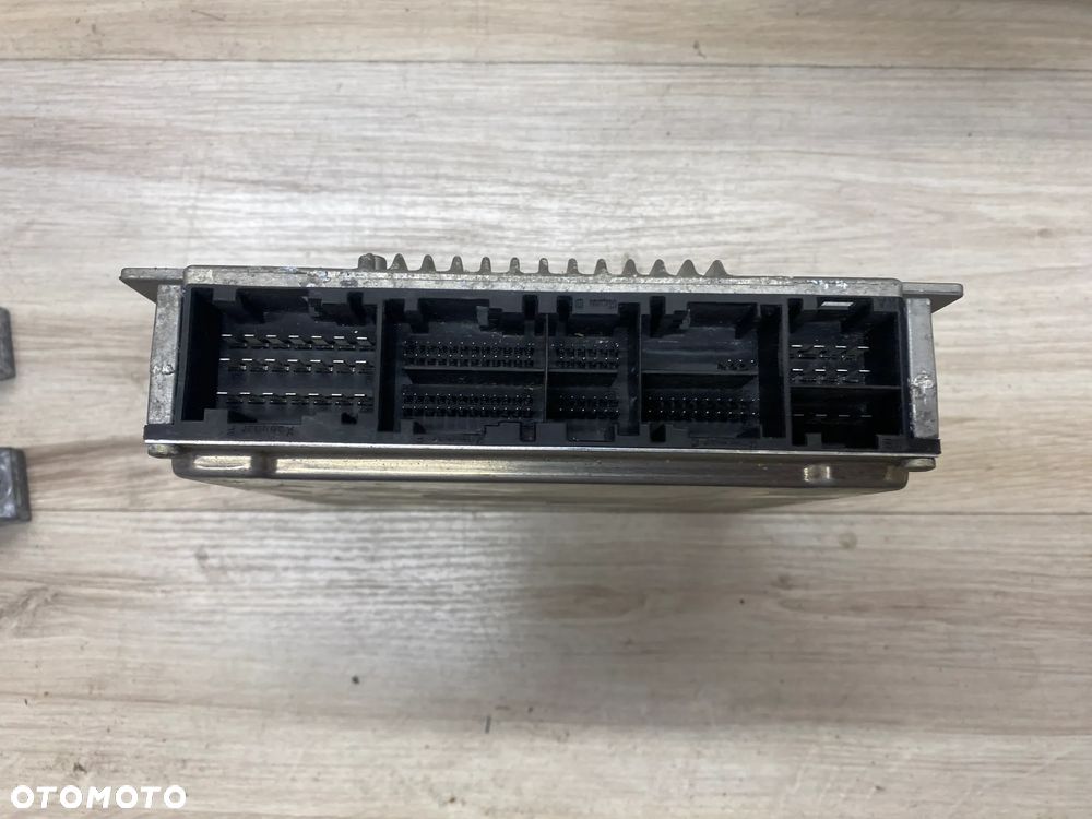 MODUŁ STEROWNIK KOMPUTER SILNIKA ECU MERCEDES A0235457732 0261204747 - 2