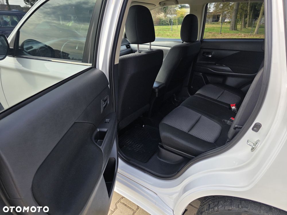 Mitsubishi Outlander 2.2 DI-D 4WD Invite - 13
