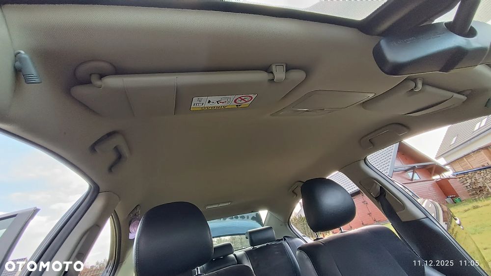 Toyota Avensis 1.8 Premium - 32