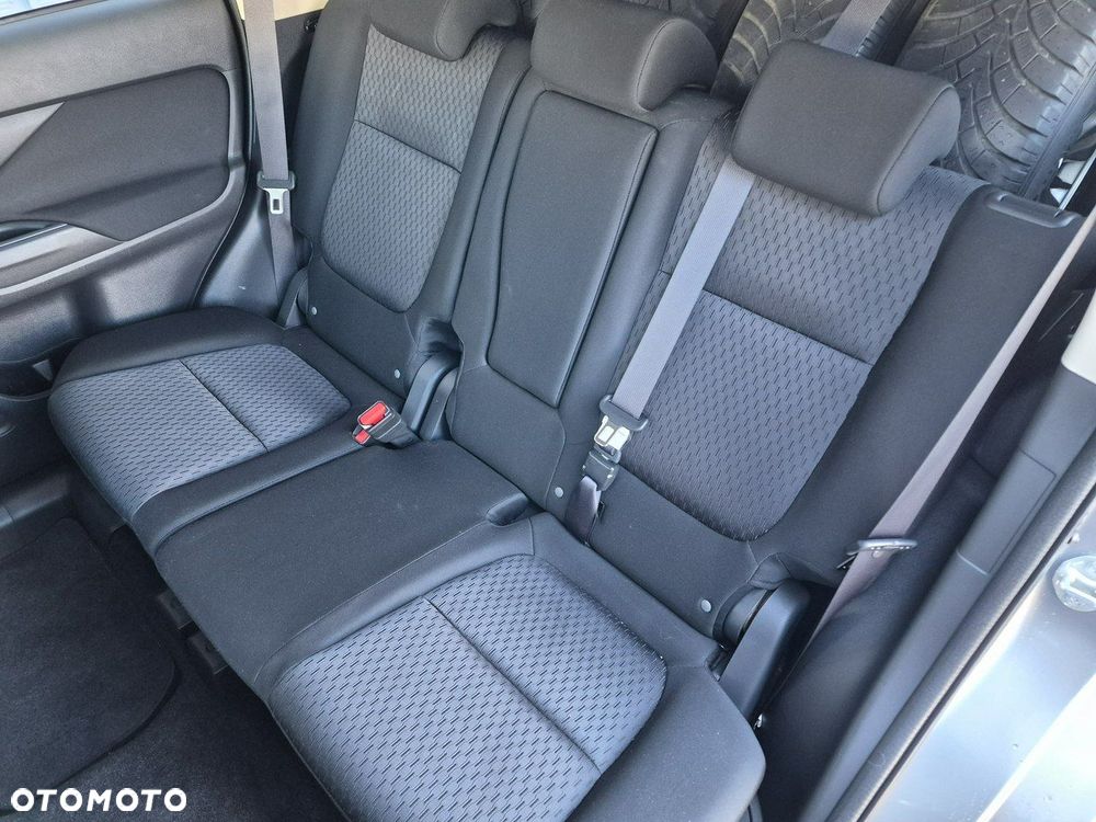 Mitsubishi Outlander - 26