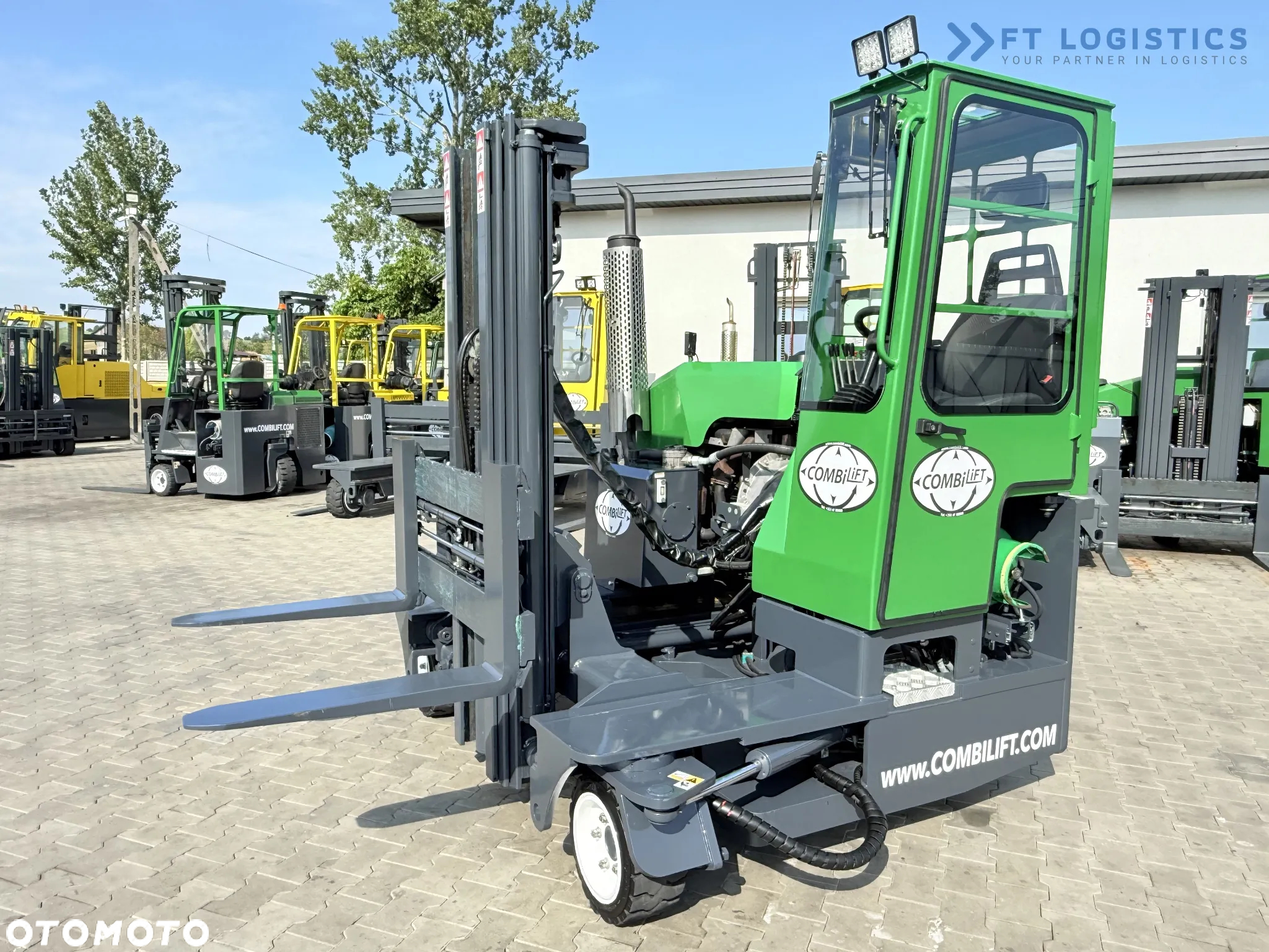 Combilift C2500 / GAS / TRIPLEX 4900MM / WOLNY SKOK /JEDYNE 2446 MOTOGODZIN /  POZYCJONER WIDEŁ / PEŁNA KABINA / STAN IDEALNY / Szeroka oferta wózków czterokierunkowych i bocznych, dopasowanych do różnorodnych potrzeb i zastosowań - 25