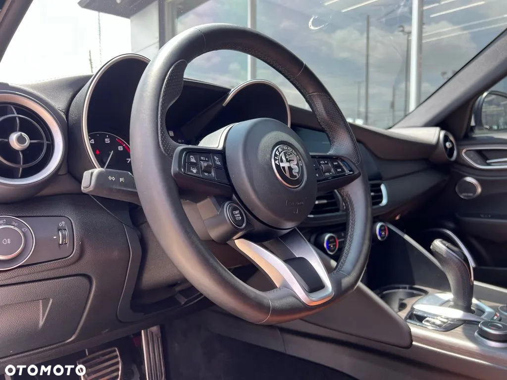 Alfa Romeo Giulia 2.0 Turbo 16V AT8 Veloce Ti - 3