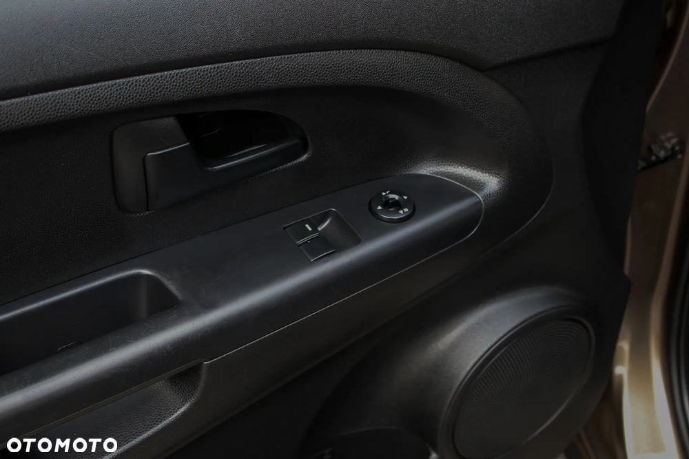 Kia Venga 1.4 CVVT Vision - 25