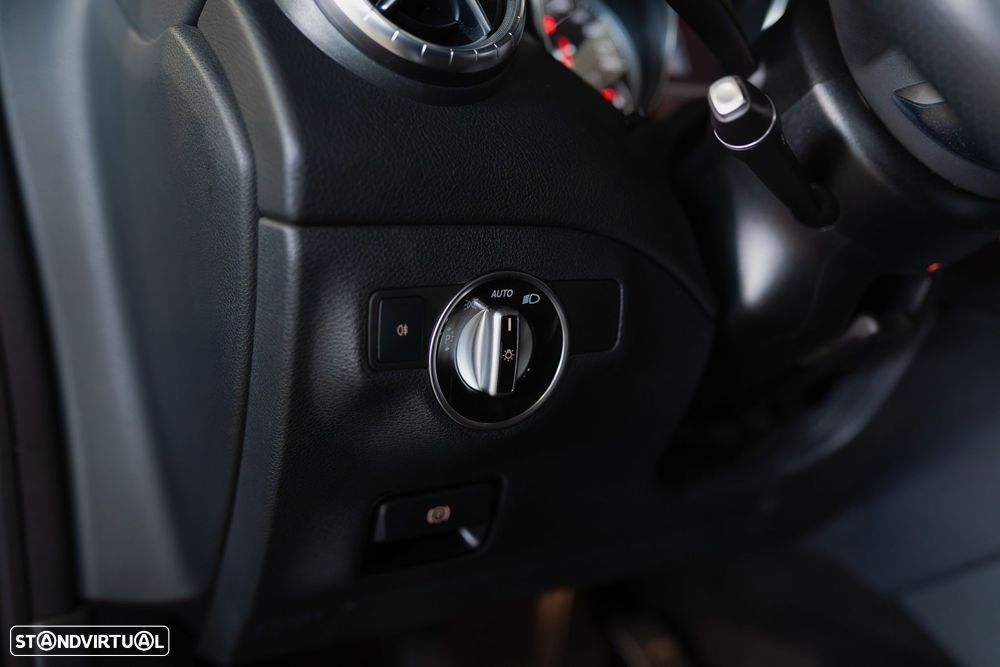 Mercedes-Benz CLA 180 d Shooting Brake AMG Line - 19