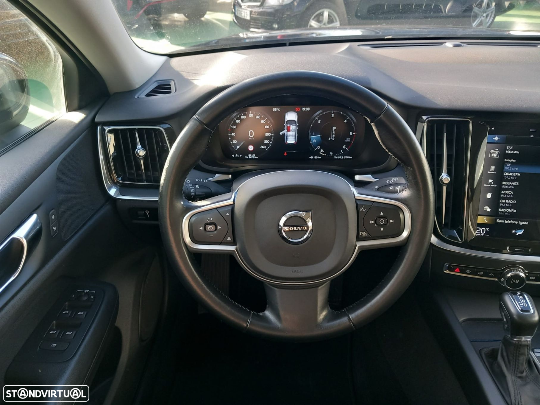 Volvo V60 2.0 D3 Momentum Geartronic - 16