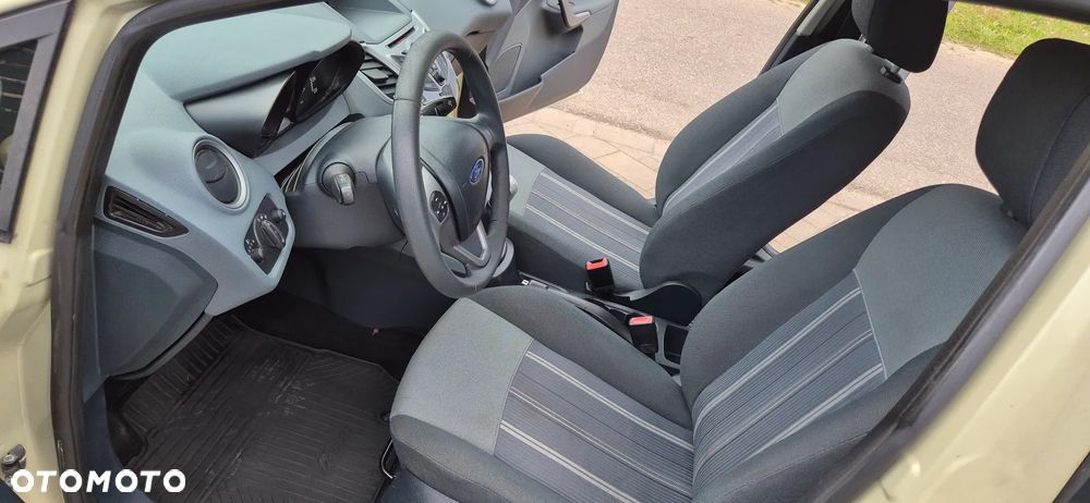 Ford Fiesta - 24