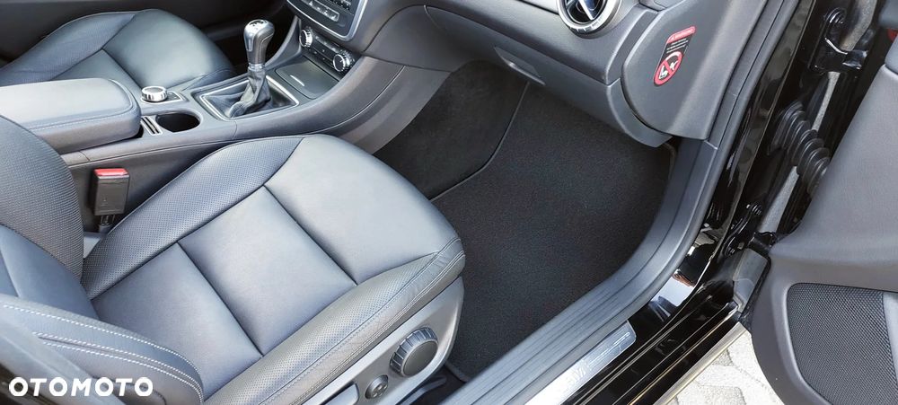 Mercedes-Benz CLA - 40
