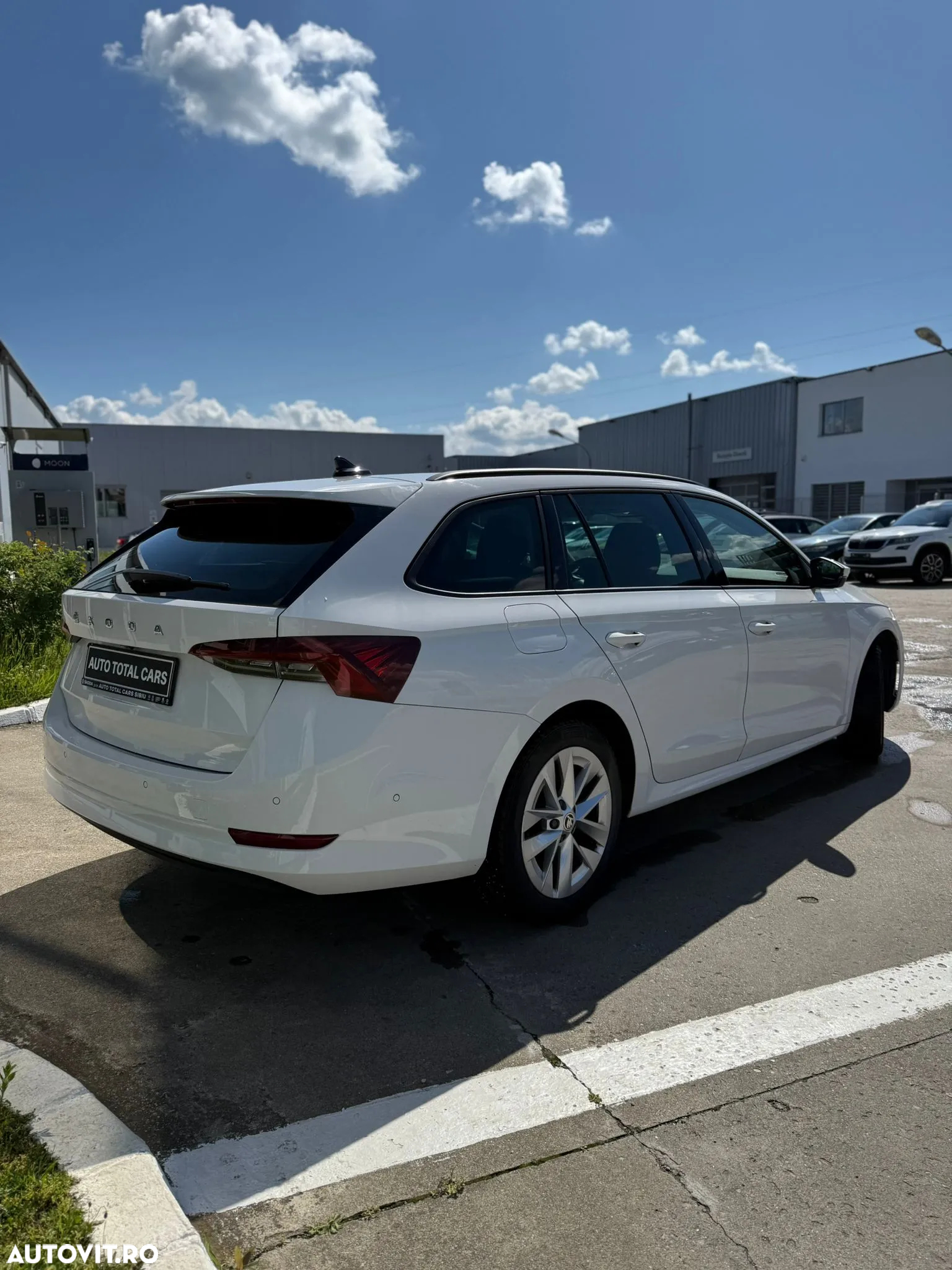 Skoda Octavia Combi 2.0 TDI DSG Style - 4