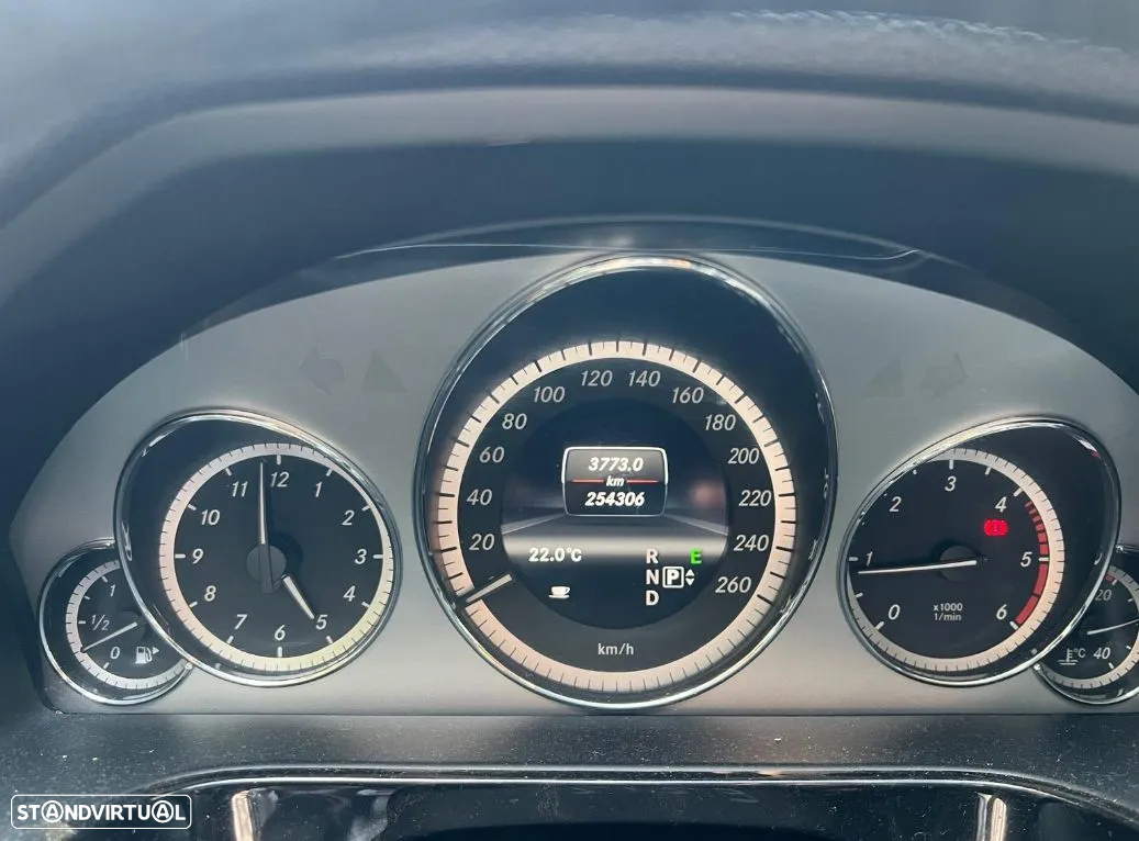 Mercedes-Benz E 220 BlueTEC Avantgarde Auto. - 12