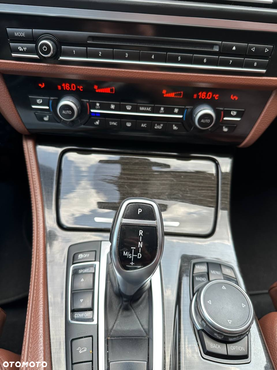 BMW Seria 5 528i xDrive Luxury Line - 31