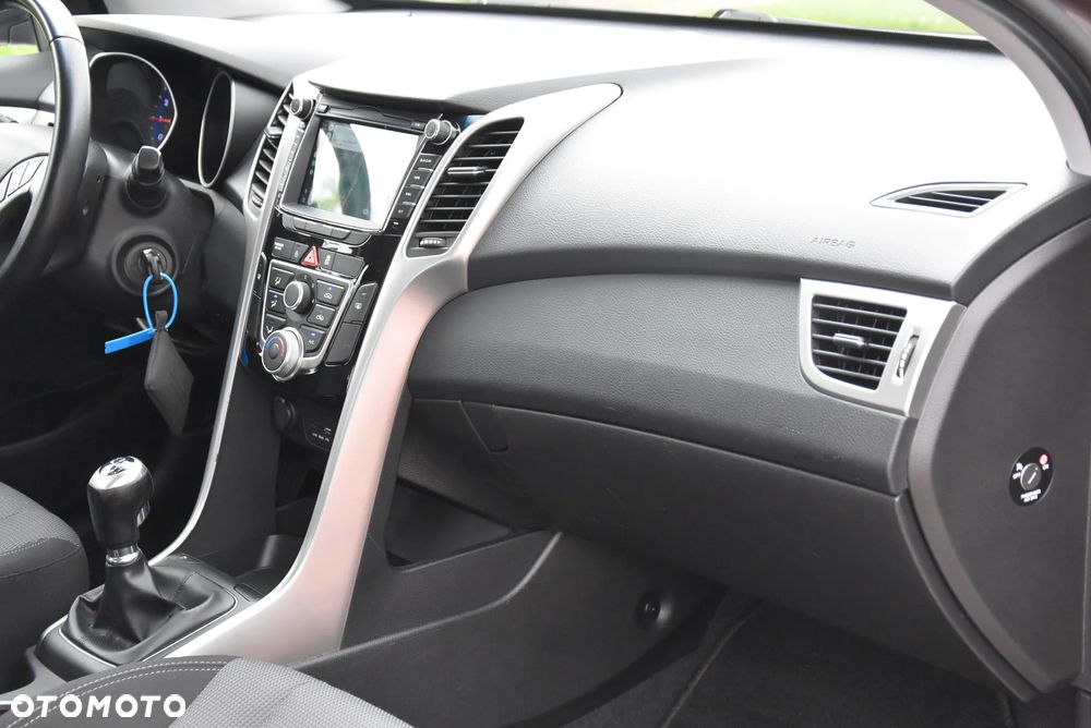 Hyundai i30 blue 1.6 GDI YES Gold - 24