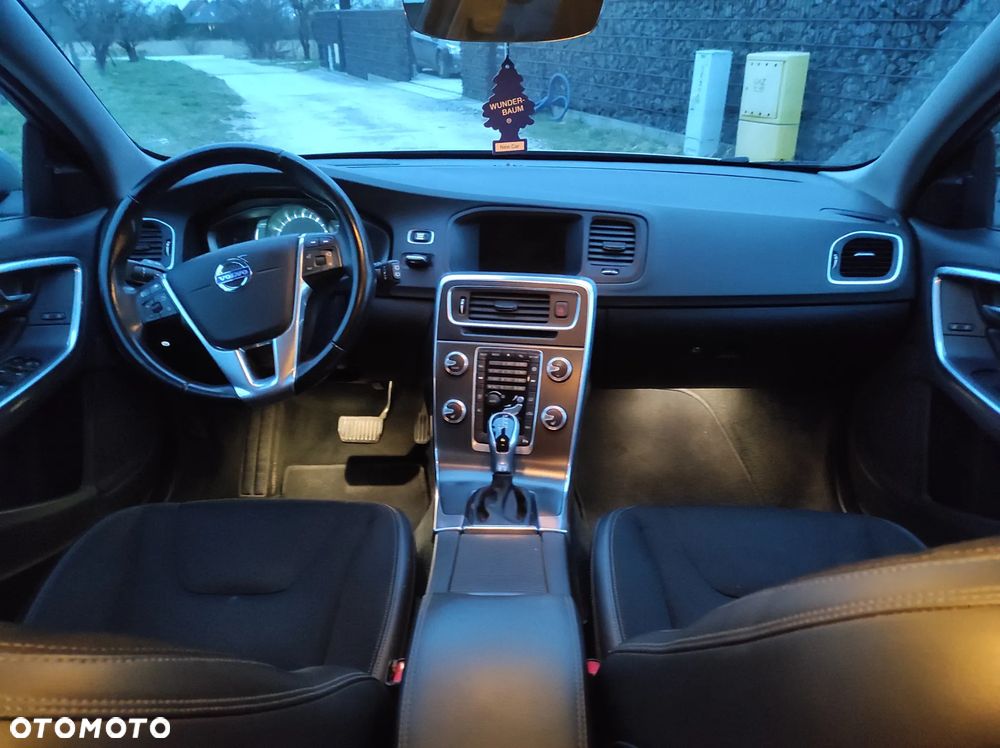 Volvo V60 T5 Drive-E Momentum - 11