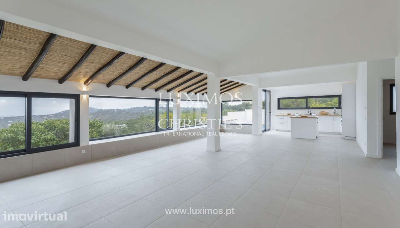 Moradia V3 com vista mar e piscina, para venda em Santa Barbara, Algar - Grande imagem: 2/43