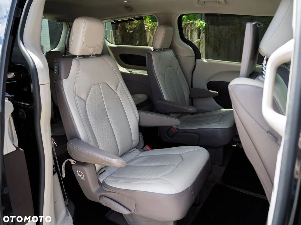 Chrysler Pacifica - 16