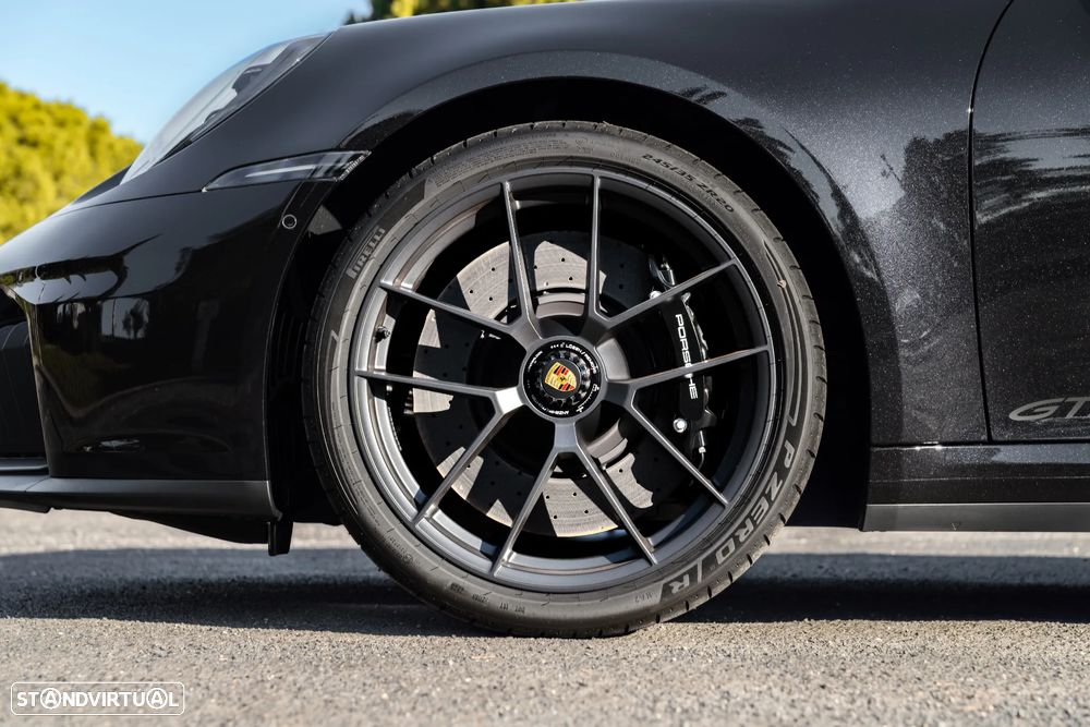 Porsche 911 (992) Carrera 4 GTS - 8