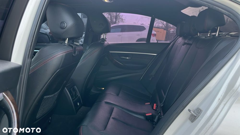 BMW Seria 3 330i - 14