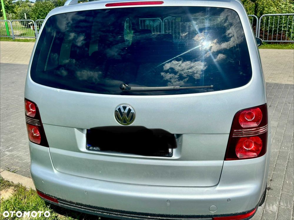 Volkswagen Touran - 4