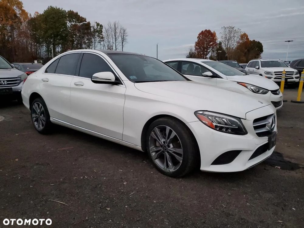 Mercedes-Benz Klasa C 300 9G-TRONIC Exclusive - 4