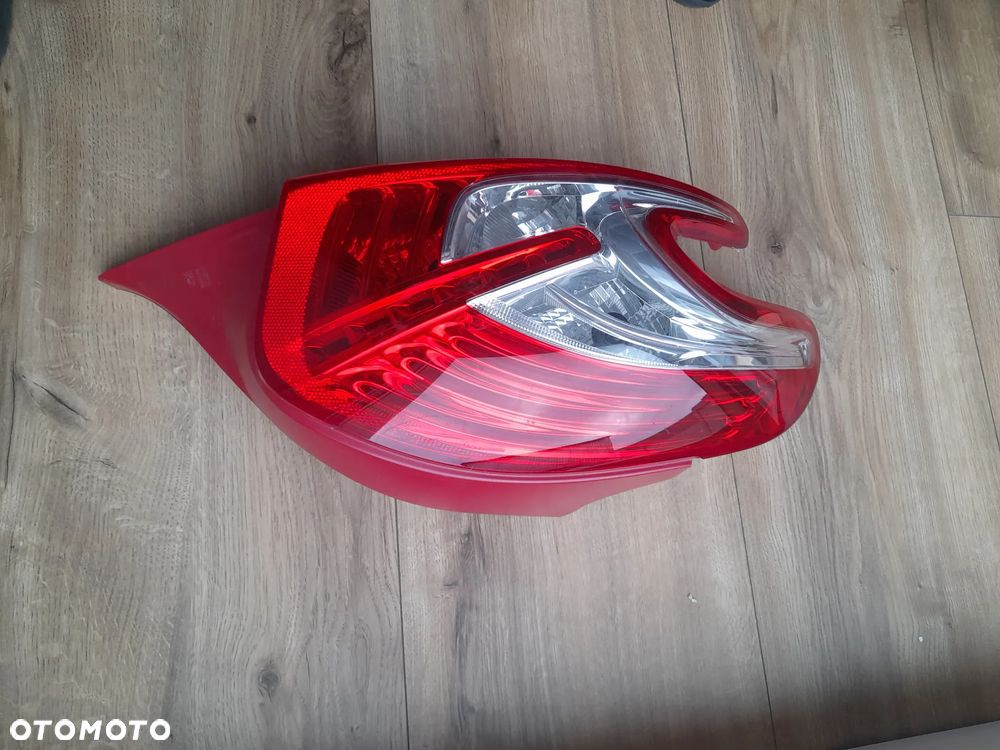 PEUGEOT 208 LAMPA LEWA TYLNA TYŁ - 2