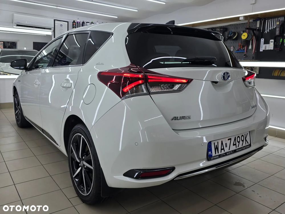 Toyota Auris Hybrid 135 Selection - 27