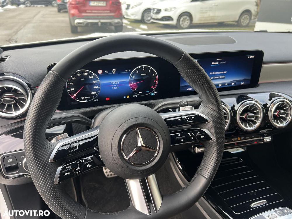 Mercedes-Benz A 200 Sedan MHEV 7G-DCT - 11