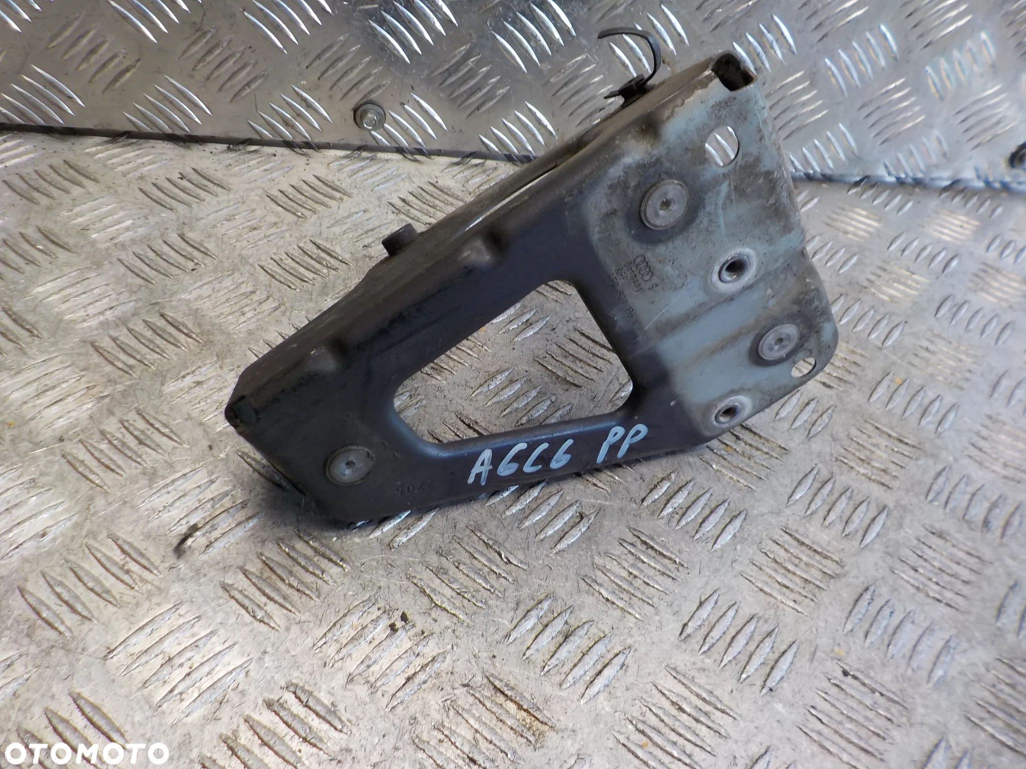 AUDI A6 C6 WSPORNIK MOCOWANIE BŁOTNIKA PRAWE PRZEDNIE 4F0821136A - 1