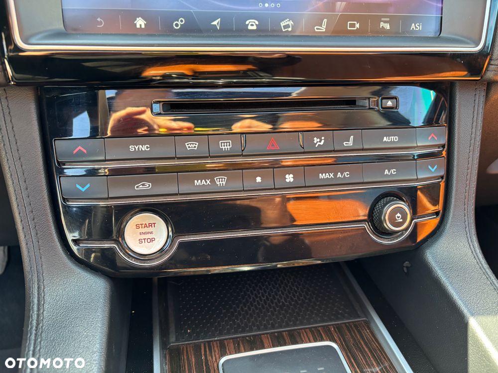 Jaguar F-Pace 2.0 i4D AWD Prestige - 23