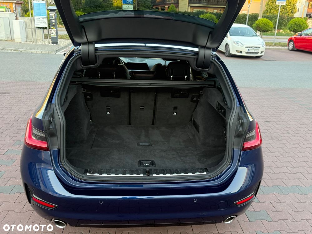 BMW Seria 3 320d Sport Line - 12