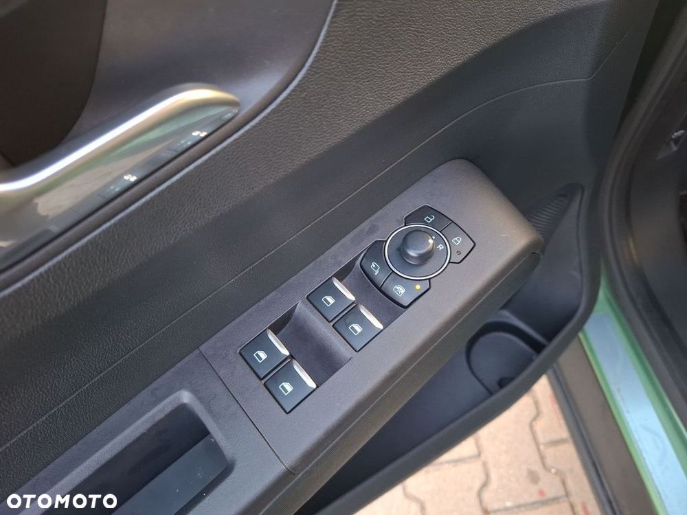 Ford Tourneo Courier - 26