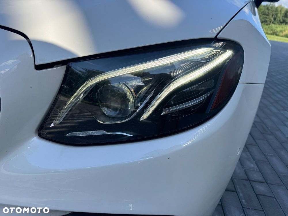 Mercedes-Benz Klasa E 400 4-Matic 9G-TRONIC - 28