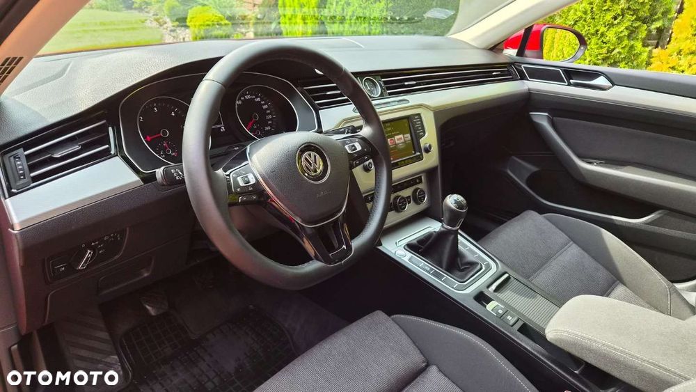 Volkswagen Passat - 13