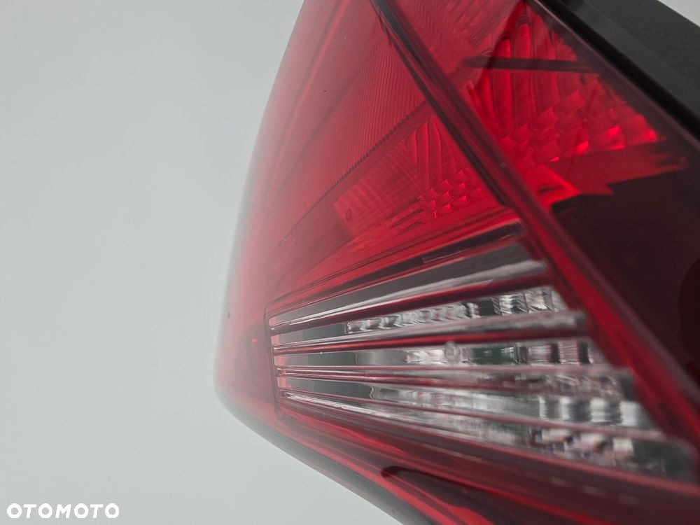 ORYGINALNA NOWA LAMPA PRAWA TYLNA BAGAŻNIKA BMW F40 7467902 - 3