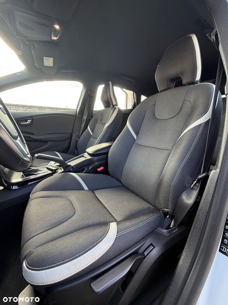 Volvo V40 Cross Country T3 Geartronic Momentum - 10