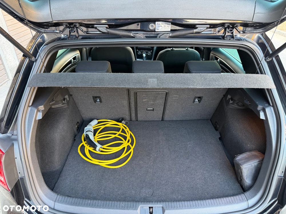 Volkswagen Golf - 34