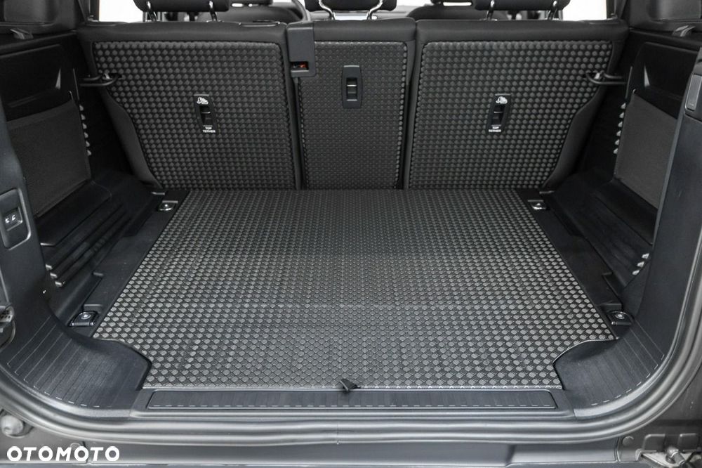 Land Rover Defender - 39