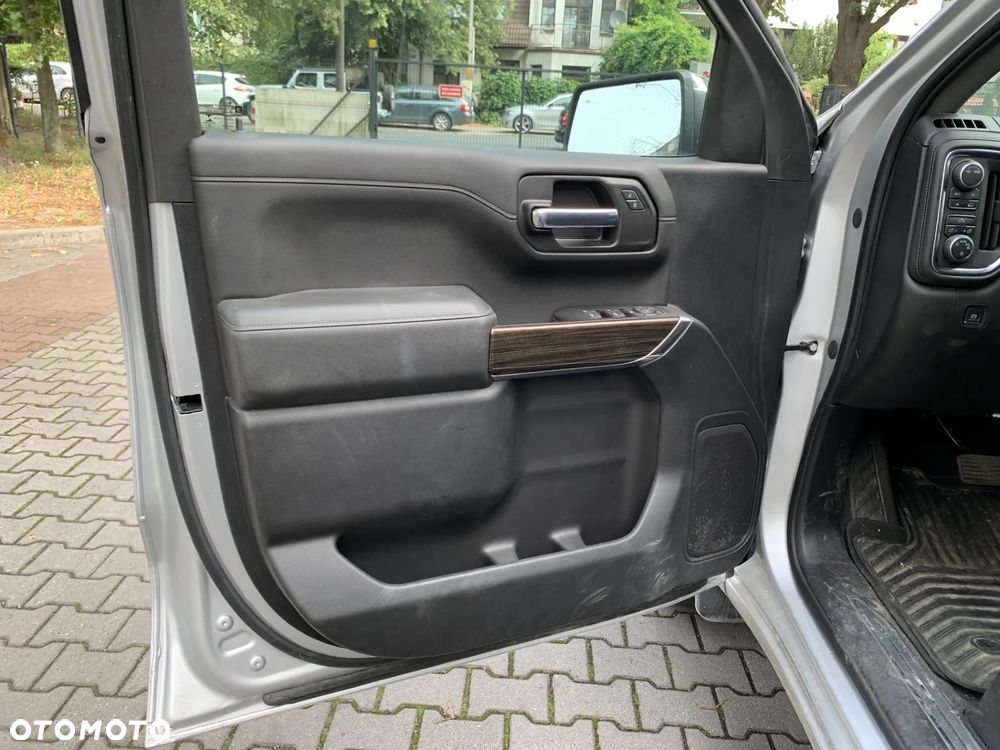 Chevrolet Silverado - 25