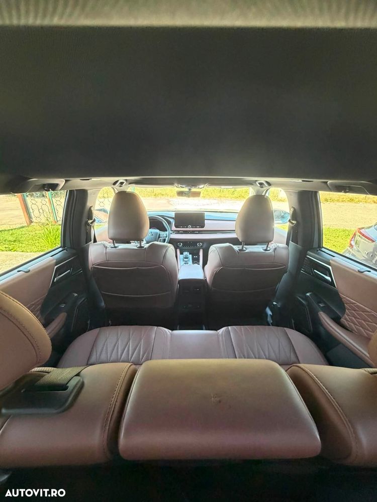 Mitsubishi Outlander 2.4 L 4X4 PHEV Instyle Ultimate - 11