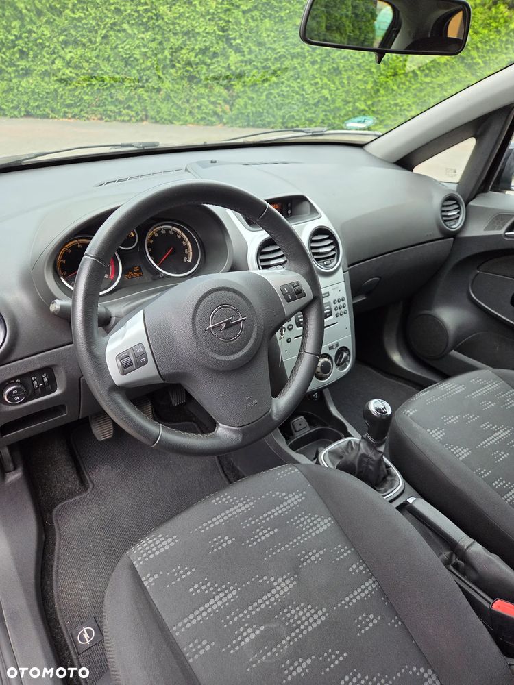 Opel Corsa 1.4 16V Satellite - 27