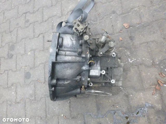 MANUALNA SKRZYNIA BIEGÓW RENAULT MEGANE II 1.9 DCI 8200156391 - 2