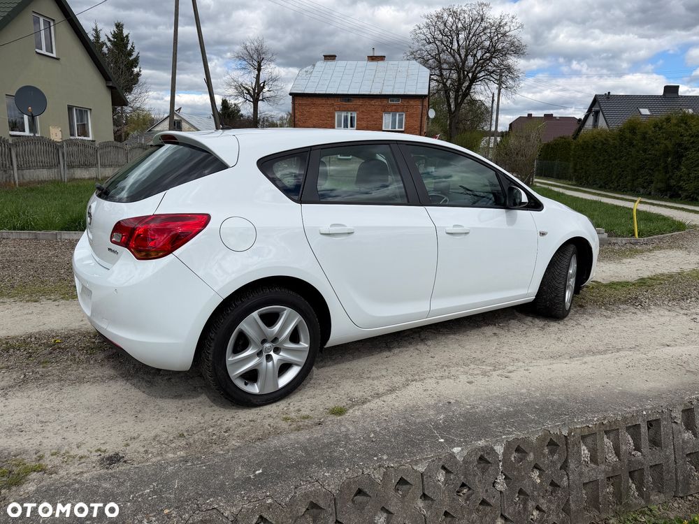 Opel Astra 1.4 Turbo - 4
