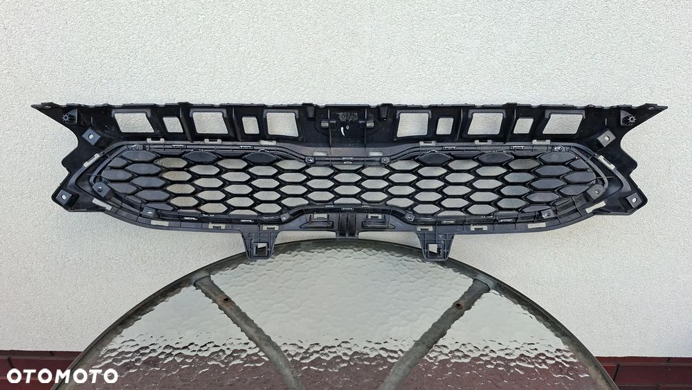 KIA CEED III 18-21 GRILL ATRAPA 86350-J7010 - 8