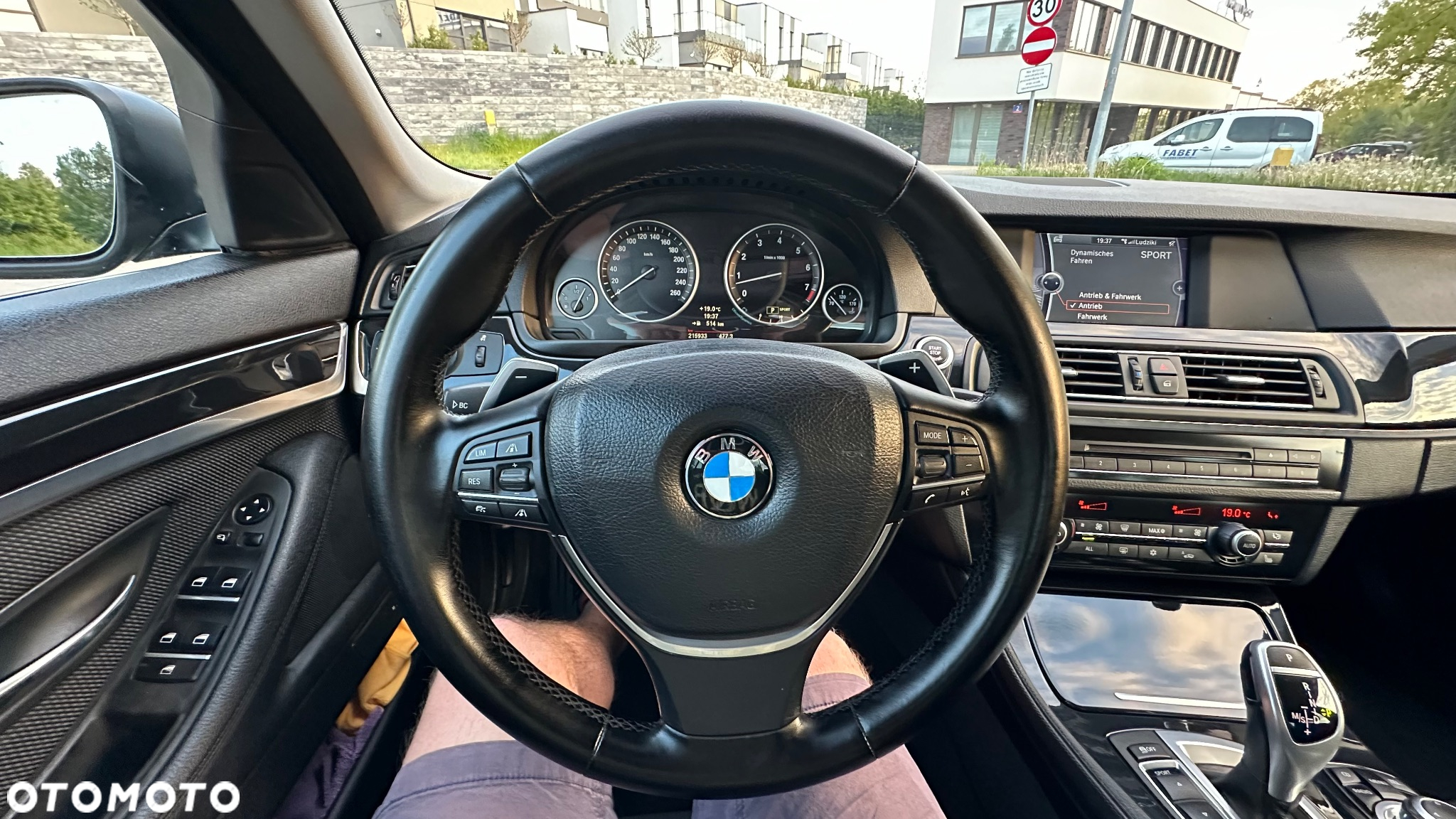 BMW Seria 5 523i Sport-Aut - 40