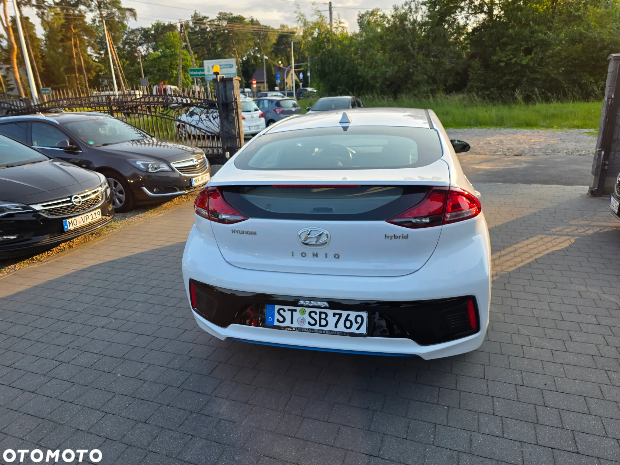 Hyundai IONIQ hybrid Business - 5