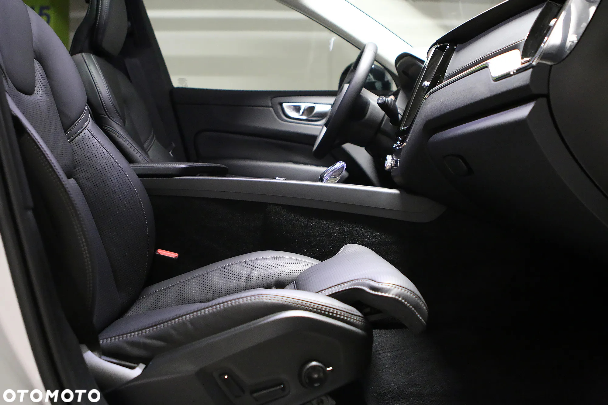 Volvo XC 60 B5 B AWD Ultimate Black Edition - 26