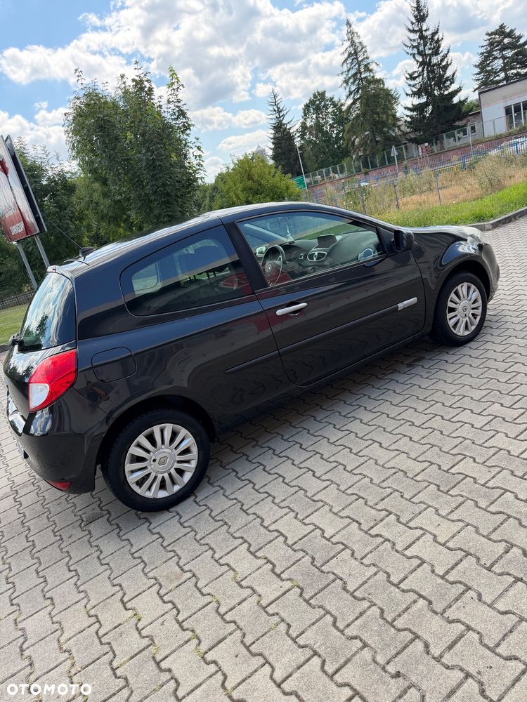 Renault Clio 1.2 16V Authentique - 2